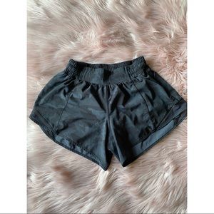 LULULEMON SHORT SIZE 4